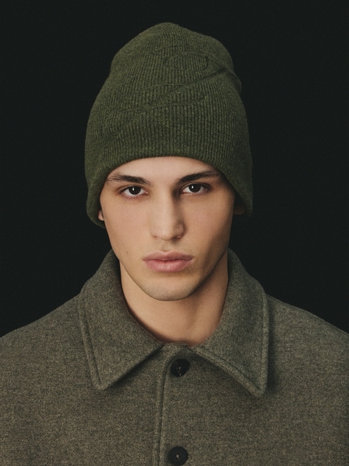 The J beanie
