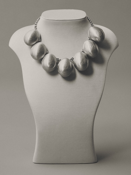 The Raisin necklace