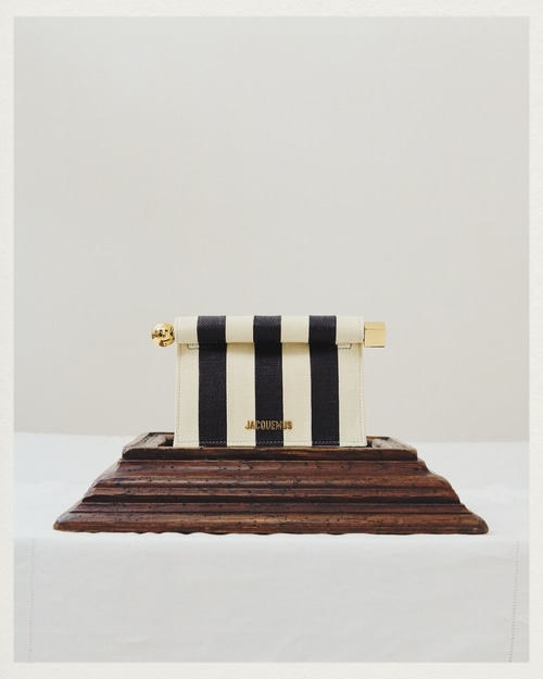 The small Rond Carré clutch