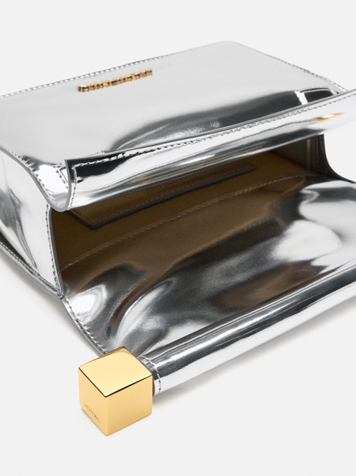 The small Rond Carré clutch